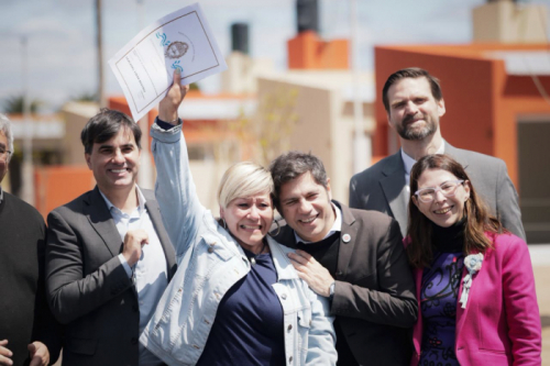 KICILLOF ENTREGÓ 121 ESCRITURAS EN CASTELLI