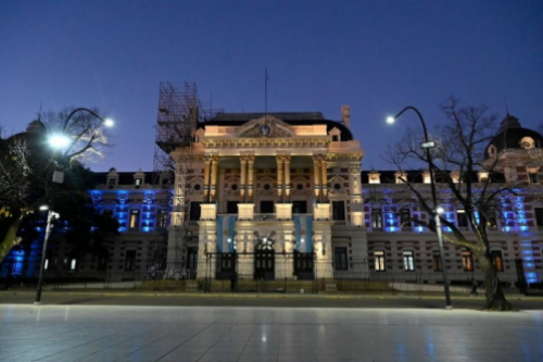 Iluminan la Casa de Gobierno
