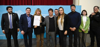 KICILLOF ENTREGÓ CASI 400 ESCRITURAS A FAMILIAS DE ARRECIFES Y CAPITÁN SARMIENTO