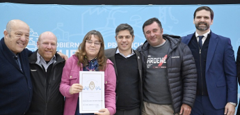 KICILLOF ENTREGÓ ESCRITURAS EN MAR CHIQUITA