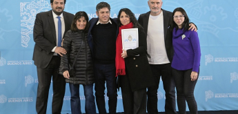 Kicillof entregó escrituras a familias de Ramallo