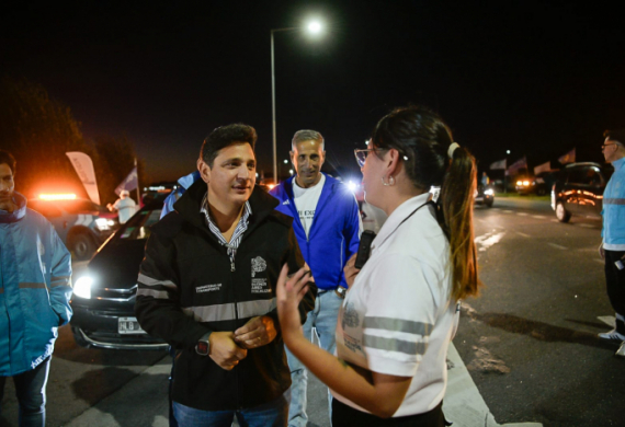 Marinucci y Feijoo junto a la agente de Seguridad Vial agredida en Ruta 56.