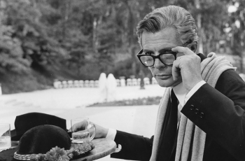 Federico Fellini presenta