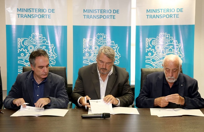 El Ministro D'Onofrio junto a Fusaro de Metropol y Fernández de la UTA.