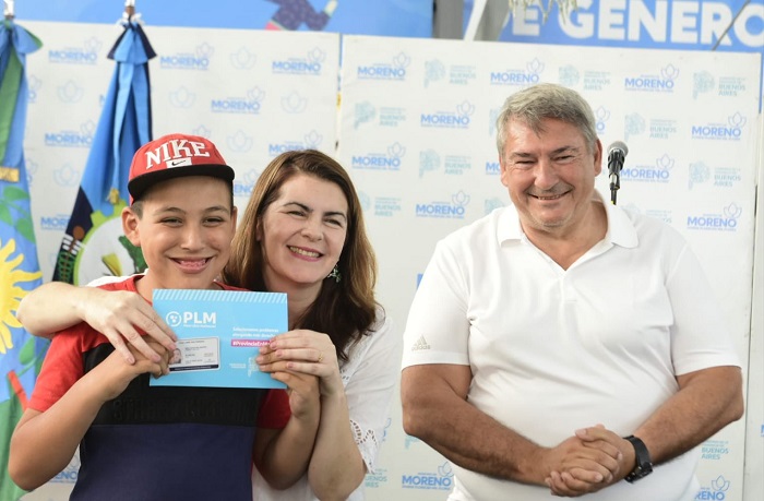 Jorge D'Onofrio con Mariel Fernández en la entrega de Pases en Moreno.