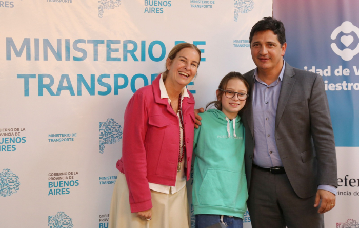 El Ministro Marinucci y la diputada Padulo junto a Ian Moche.