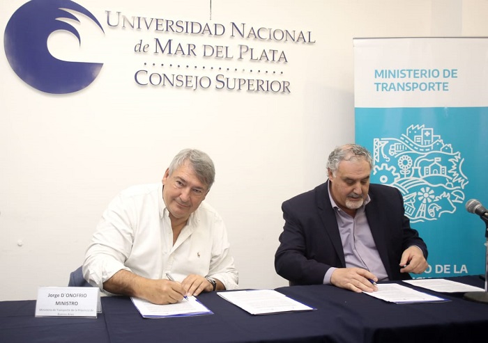 Jorge D'Onofrio y Alfredo Lazzaretti en la firma del convenio.