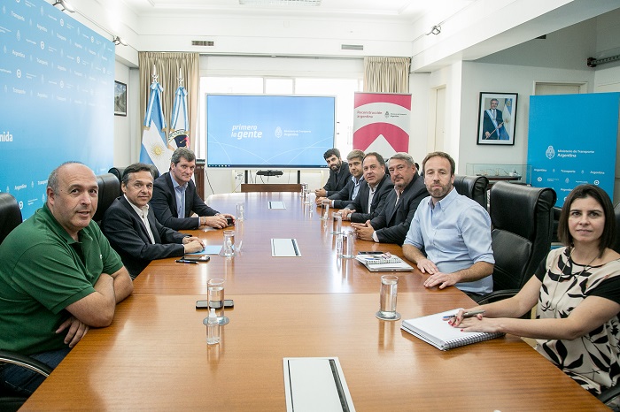 El Ministro D'Onofrio junto con Diego Giuliano y Pablo López, entre otros.