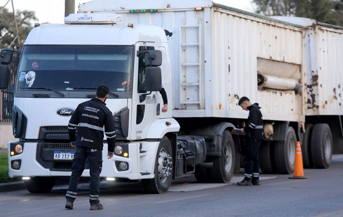 Se fiscalizaron 94 unidades; la carga excedida y retenida llegó a los 65.300 kg.