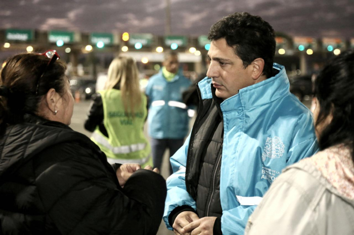 El Ministro Marinucci junto a familiares de víctimas de siniestros viales.
