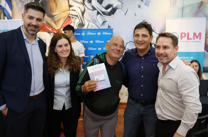 Marinucci, Descalzo, Botti con vecinos de Ituzaingó.