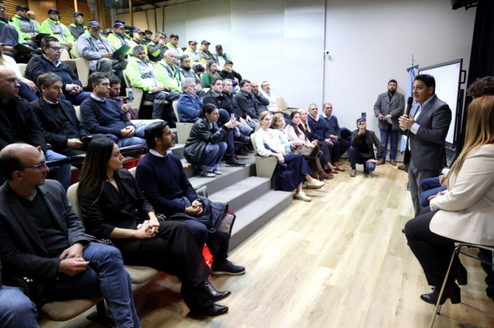 El Ministro de Transporte impulsando el fortalecimiento de la seguridad vial.