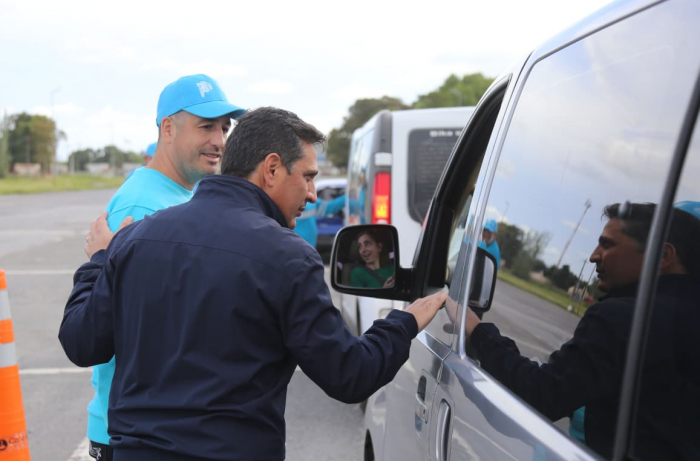 El Ministro Marinucci junto al personal de Seguridad Vial bonaerense. El Ministro Marinucci junto al personal de Seguridad Vial bonaerense.