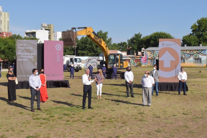 supply acompañó a Meoni en la firma de un convenio de obras con Varela y Berazategui