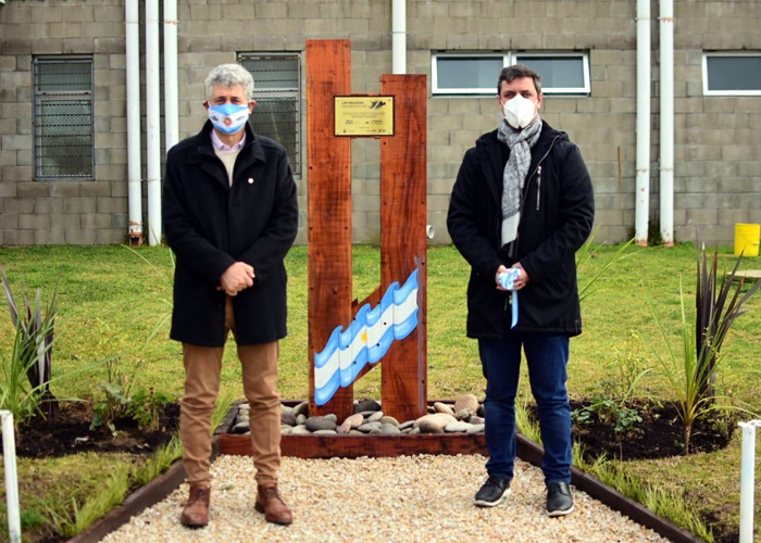 La terminal de Villa Gesell ya cuenta con placa  referida a las Islas Malvinas